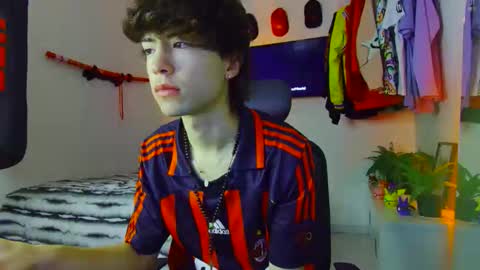 Snapshot of t0n3r chatting on 10/17/25, 02:04 TONER online show from 10/17/25, 02:04