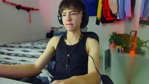 Snapshot of t0n3r chatting on 10/18/25, 01:30 TONER online show from 10/18/25, 01:30