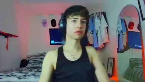 Snapshot of t0n3r chatting on 10/19/25, 03:07 TONER online show from 10/19/25, 03:07