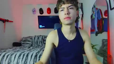 Snapshot of t0n3r chatting on 10/21/25, 01:39 TONER online show from 10/21/25, 01:39