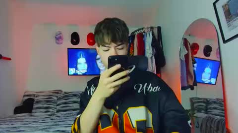 Snapshot of t0n3r chatting on 10/28/25, 12:25 TONER online show from 10/28/25, 12:25