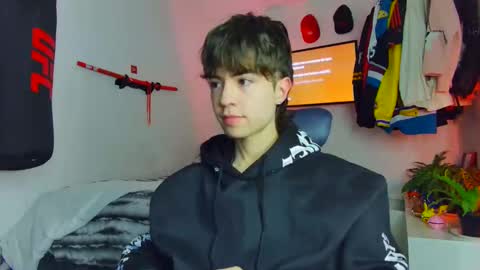 Snapshot of t0n3r chatting on 11/15/25, 03:26 TONER online show from 11/15/25, 03:26