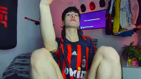 Snapshot of t0n3r chatting on 11/16/25, 05:13 TONER online show from 11/16/25, 05:13