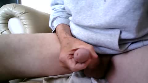 Snapshot of t11gger2 chatting on 10/04/25, 02:59 James online show from 10/04/25, 02:59