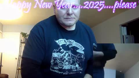 Snapshot of t_guy45 chatting on 01/01/25, 10:46 T Guy45Chunkywise45 online show from 01/01/25, 10:46