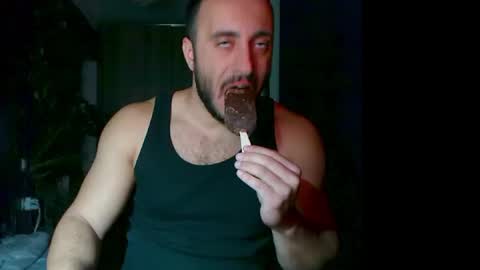 Snapshot of t_huracane chatting on 11/21/25, 05:33 Huracane online show from 11/21/25, 05:33