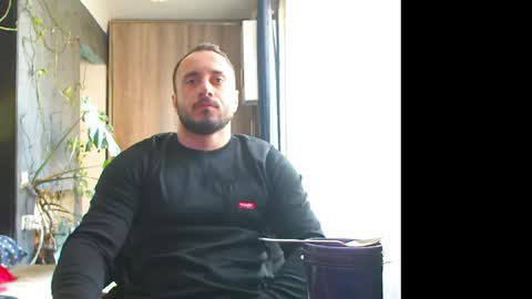 Snapshot of t_huracane chatting on 03/18/26, 02:20 Huracane online show from 03/18/26, 02:20