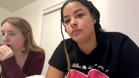 Snapshot of t_princess_t chatting on 12/16/24, 11:39 t_princess_t online show from 12/16/24, 11:39