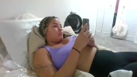 Snapshot of t_princess_t chatting on 09/25/25, 01:20 t_princess_t online show from 09/25/25, 01:20