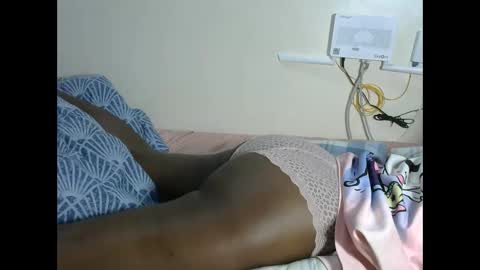 Snapshot of t_rexgirlly1 chatting on 10/19/25, 01:56 Tray online show from 10/19/25, 01:56