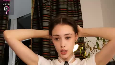 Snapshot of t_tragedienne chatting on 10/27/25, 01:37 Heeey im Helena3 -- fav555100333 -- pvts only premium and after my public show 3 online show from 10/27/25, 01:37