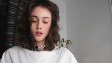 Snapshot of t_tragedienne chatting on 11/10/25, 01:43 Heeey im Helena3 -- fav555100333 -- pvts only premium and after my public show 3 online show from 11/10/25, 01:43