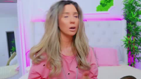 Arianna online show from 12/12/24, 01:28