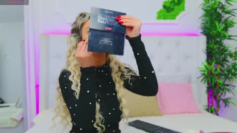 Arianna online show from 01/06/25, 01:19