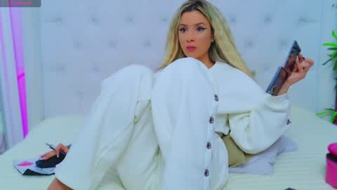 Arianna online show from 01/21/25, 04:05