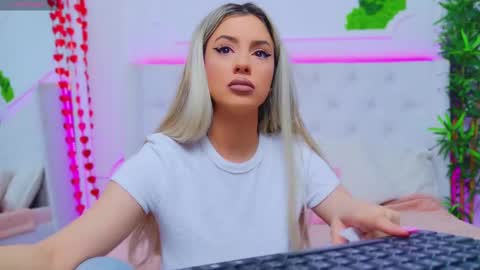 Arianna online show from 02/10/25, 01:22