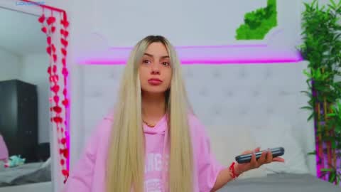 Arianna online show from 03/11/25, 01:23