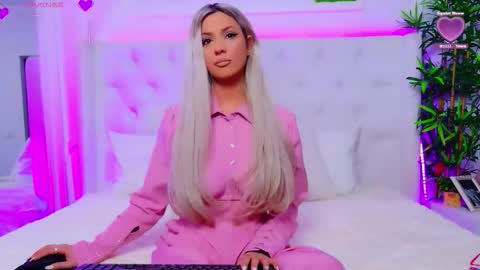 Snapshot of taahiraarabian chatting on 03/04/26, 01:28 Arianna online show from 03/04/26, 01:28