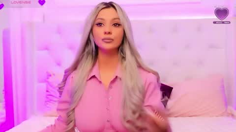 Snapshot of taahiraarabian chatting on 04/08/26, 12:49 Arianna online show from 04/08/26, 12:49