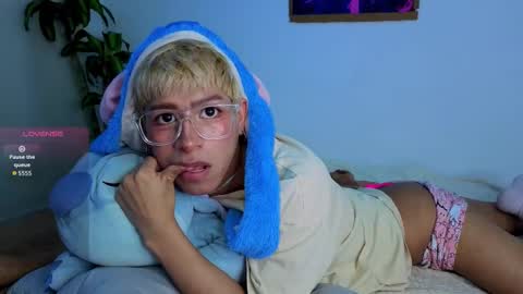 Snapshot of taichi_bluy chatting on 12/16/25, 04:06 taichi online show from 12/16/25, 04:06