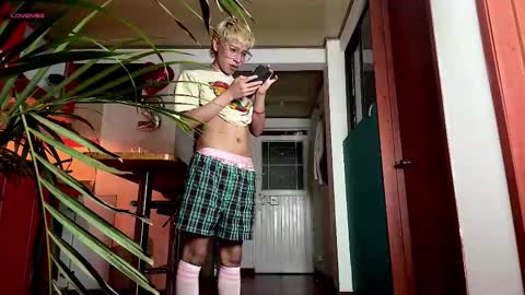 Snapshot of taichi_bluy chatting on 12/17/25, 12:16 taichi online show from 12/17/25, 12:16