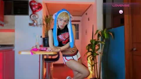 Snapshot of taichi_bluy chatting on 12/19/25, 06:20 taichi online show from 12/19/25, 06:20