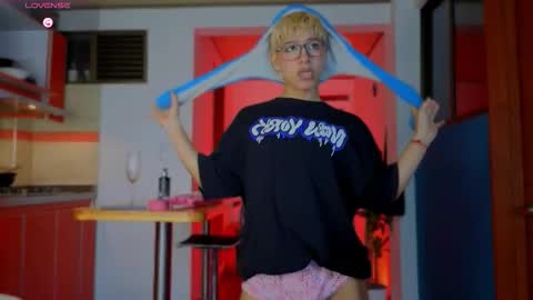 Snapshot of taichi_bluy chatting on 01/06/26, 10:23 taichi online show from 01/06/26, 10:23