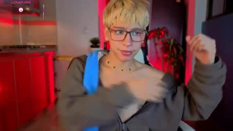 Snapshot of taichi_bluy chatting on 01/16/26, 05:00 taichi online show from 01/16/26, 05:00