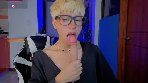 Snapshot of taichi_bluy chatting on 02/03/26, 12:10 taichi online show from 02/03/26, 12:10