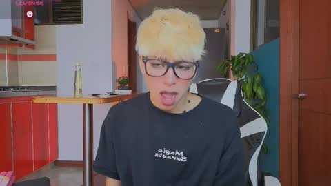 Snapshot of taichi_bluy chatting on 02/15/26, 03:20 taichi online show from 02/15/26, 03:20