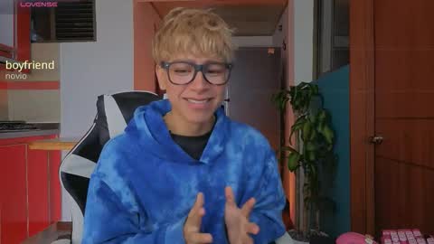 Snapshot of taichi_bluy chatting on 02/18/26, 03:30 taichi online show from 02/18/26, 03:30