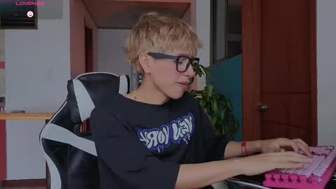 Snapshot of taichi_bluy chatting on 02/21/26, 05:36 taichi online show from 02/21/26, 05:36