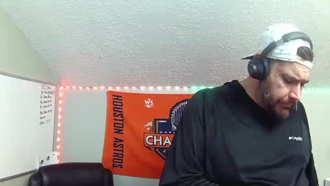 Snapshot of taintnuzzler_13 chatting on 02/16/25, 03:27 TaintNuzzler online show from 02/16/25, 03:27