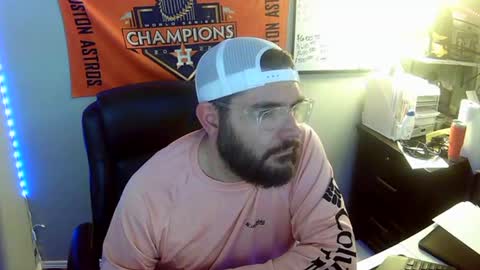 Snapshot of taintnuzzler_13 chatting on 10/22/25, 08:25 TaintNuzzler online show from 10/22/25, 08:25