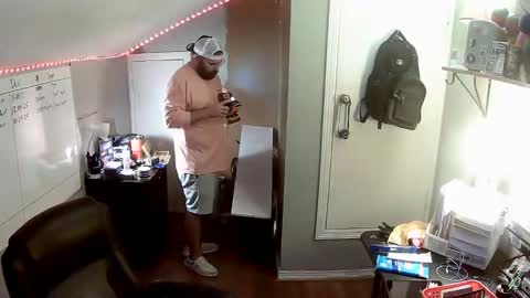 Snapshot of taintnuzzler_13 chatting on 10/23/25, 06:39 TaintNuzzler online show from 10/23/25, 06:39