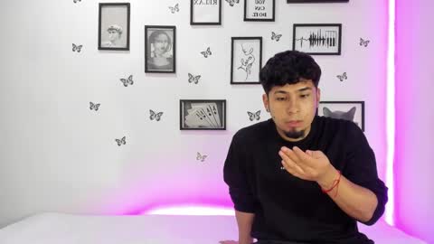 Snapshot of tainy_n_harley chatting on 12/28/24, 04:30 Liam and Juli online show from 12/28/24, 04:30