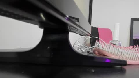 Snapshot of tainy_n_harley chatting on 01/05/25, 09:48 Liam and Juli online show from 01/05/25, 09:48