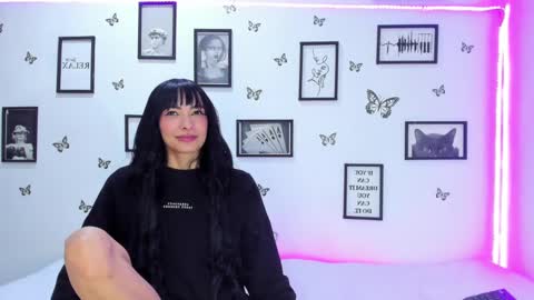 Snapshot of tainy_n_harley chatting on 02/01/25, 07:36 Liam and Juli online show from 02/01/25, 07:36