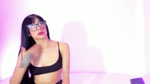 Snapshot of tainy_n_harley chatting on 10/12/25, 05:28 Liam and Juli online show from 10/12/25, 05:28