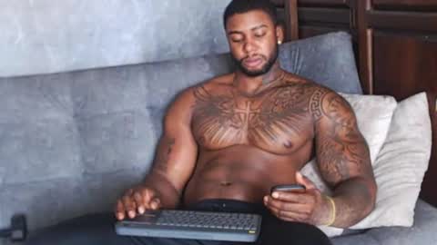 Tairon Tucke online show from 01/21/25, 05:41