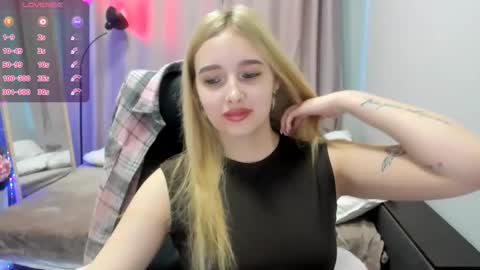 Snapshot of taisia_hot chatting on 04/19/26, 07:51 Taisia online show from 04/19/26, 07:51