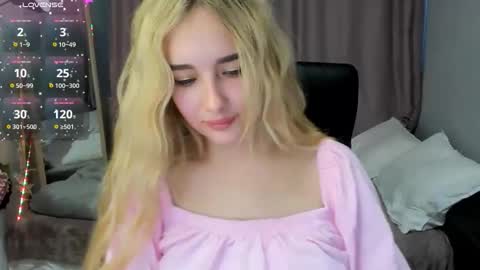 Snapshot of taisia_hot chatting on 05/15/26, 08:21 Taisia online show from 05/15/26, 08:21