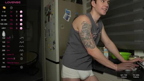 Snapshot of taisonbrownx chatting on 11/06/25, 03:51 Taison online show from 11/06/25, 03:51