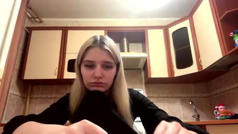 Mia online show from 02/23/26, 07:00