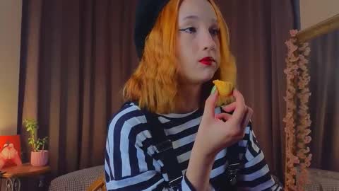 Snapshot of taiteedgington chatting on 11/08/25, 02:34 im Lally online show from 11/08/25, 02:34