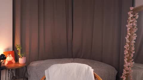 Snapshot of taiteedgington chatting on 11/14/25, 03:05 im Lally online show from 11/14/25, 03:05