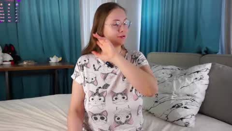 Snapshot of taithelme chatting on 03/30/26, 01:06 Molly online show from 03/30/26, 01:06