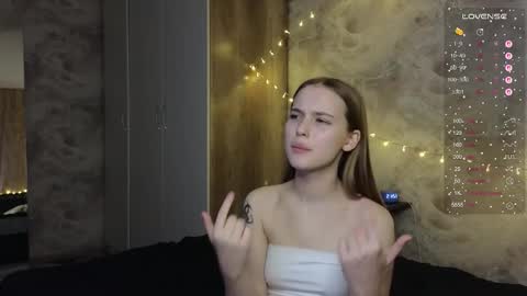 taiti_fox_cub online show from 11/17/25, 05:52