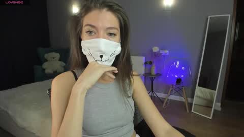 Snapshot of take_me_to_moon chatting on 09/11/25, 01:49 Sasha online show from 09/11/25, 01:49