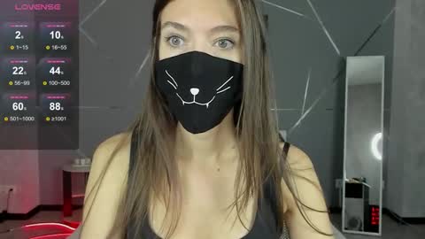 Snapshot of take_me_to_moon chatting on 09/17/25, 01:29 Sasha online show from 09/17/25, 01:29